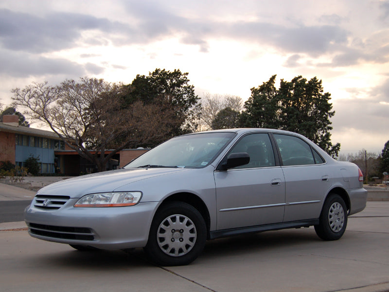 Silver 1998-2002 Honda Accord sedan parked outdoors